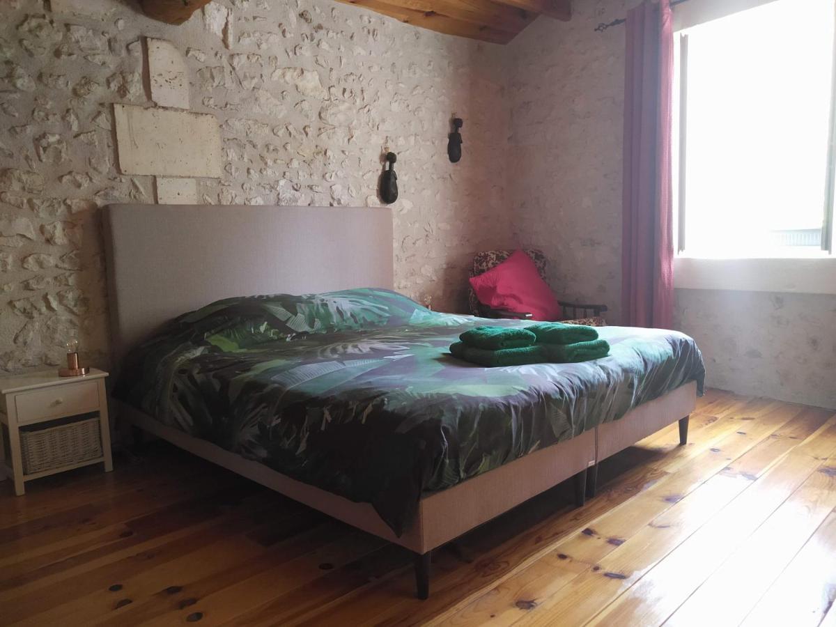 La Grange De Lucie -Chambres D'Hotes En Perigord-Dordogne Nanteuil-Auriac-de-Bourzac ภายนอก รูปภาพ